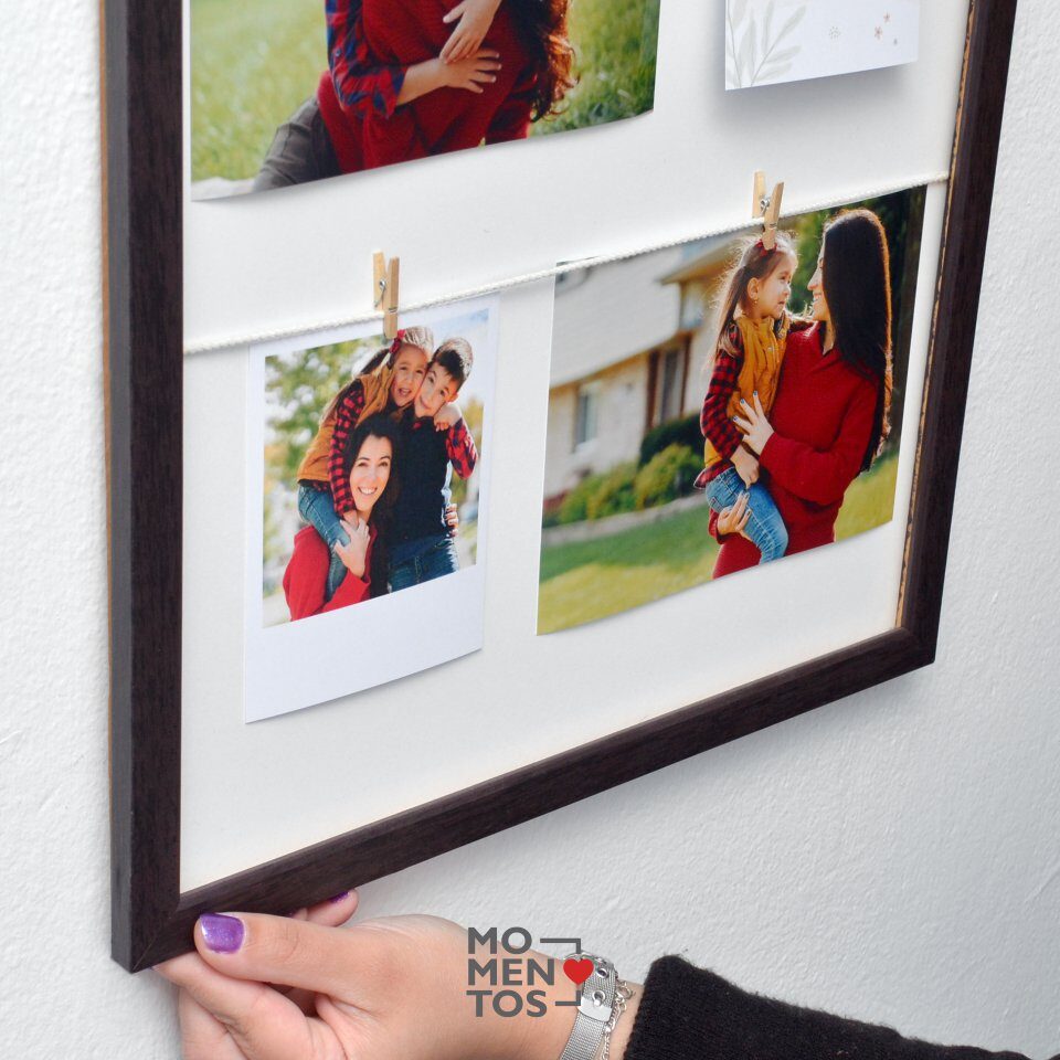 Cuadro con palillos, fotos y frase